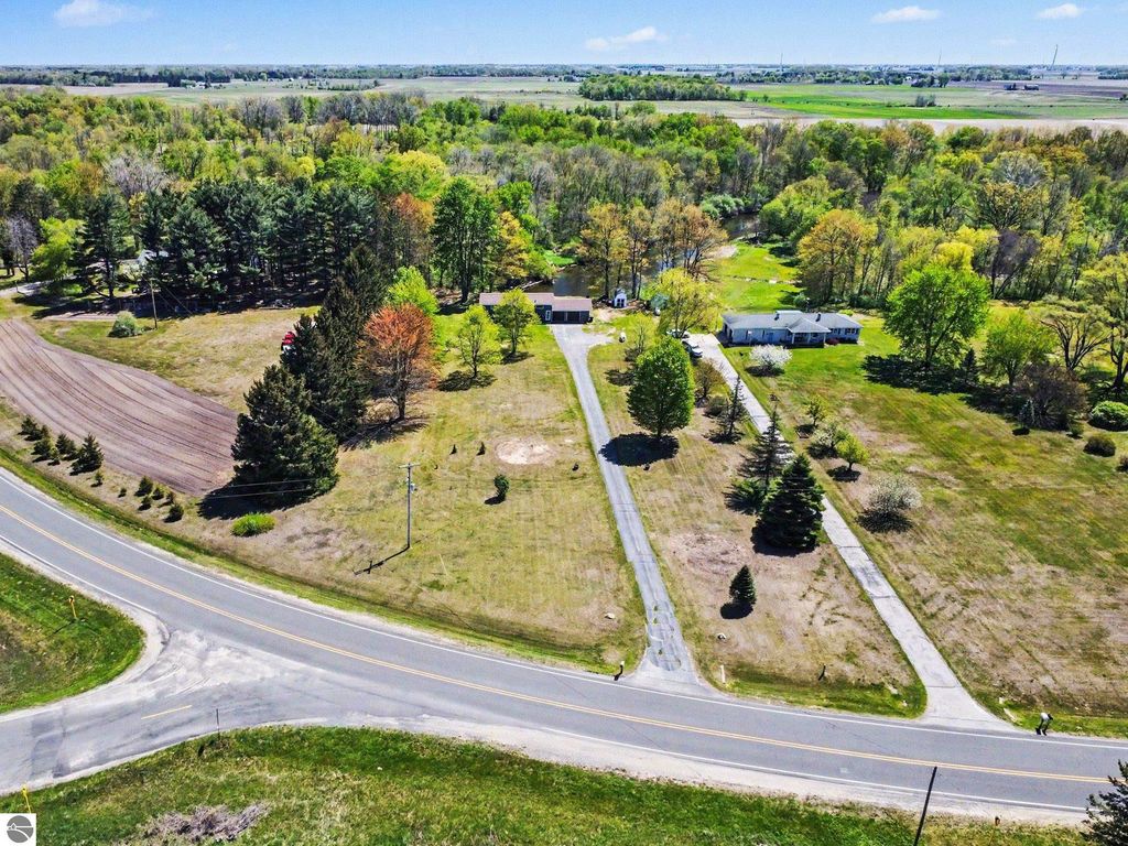 Image 32 of property listing at 4381 W Pine River Road, St Louis, MI 48880