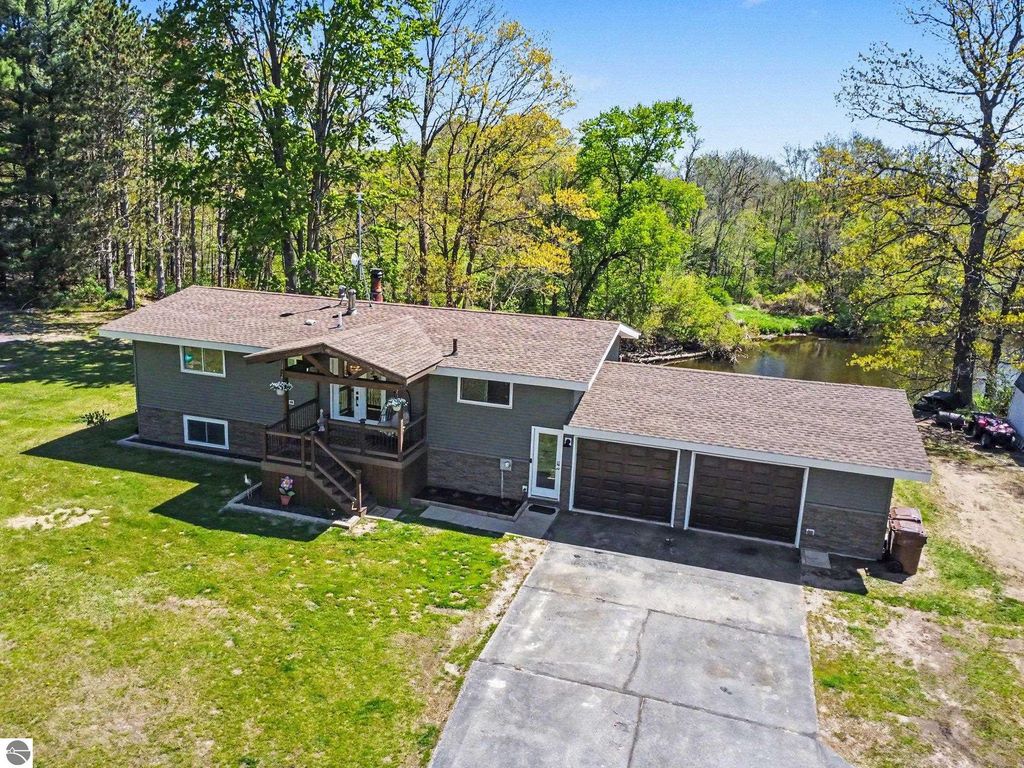 Image 33 of property listing at 4381 W Pine River Road, St Louis, MI 48880