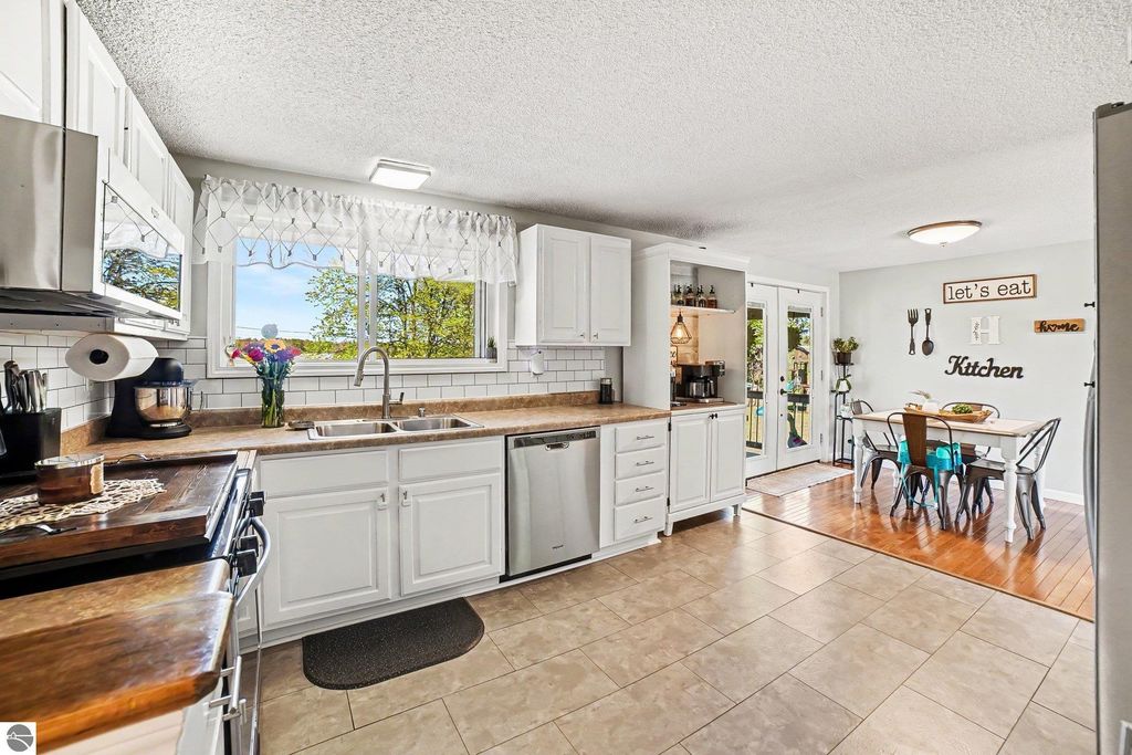 Image 5 of property listing at 4381 W Pine River Road, St Louis, MI 48880