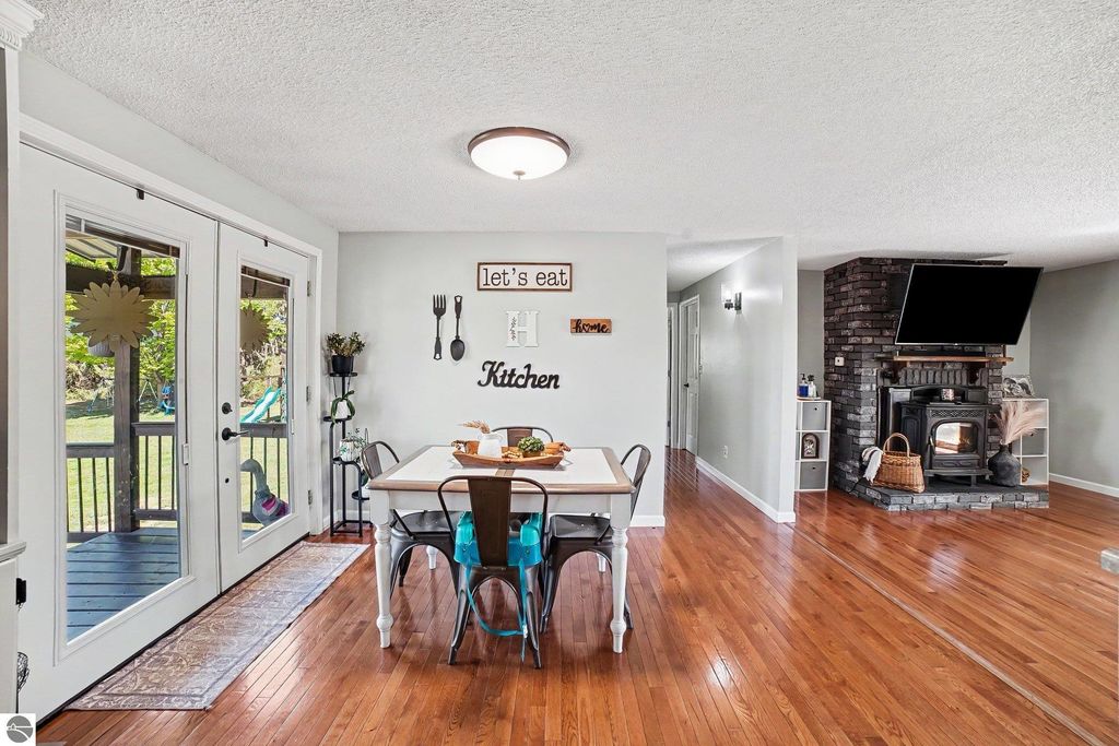 Image 7 of property listing at 4381 W Pine River Road, St Louis, MI 48880