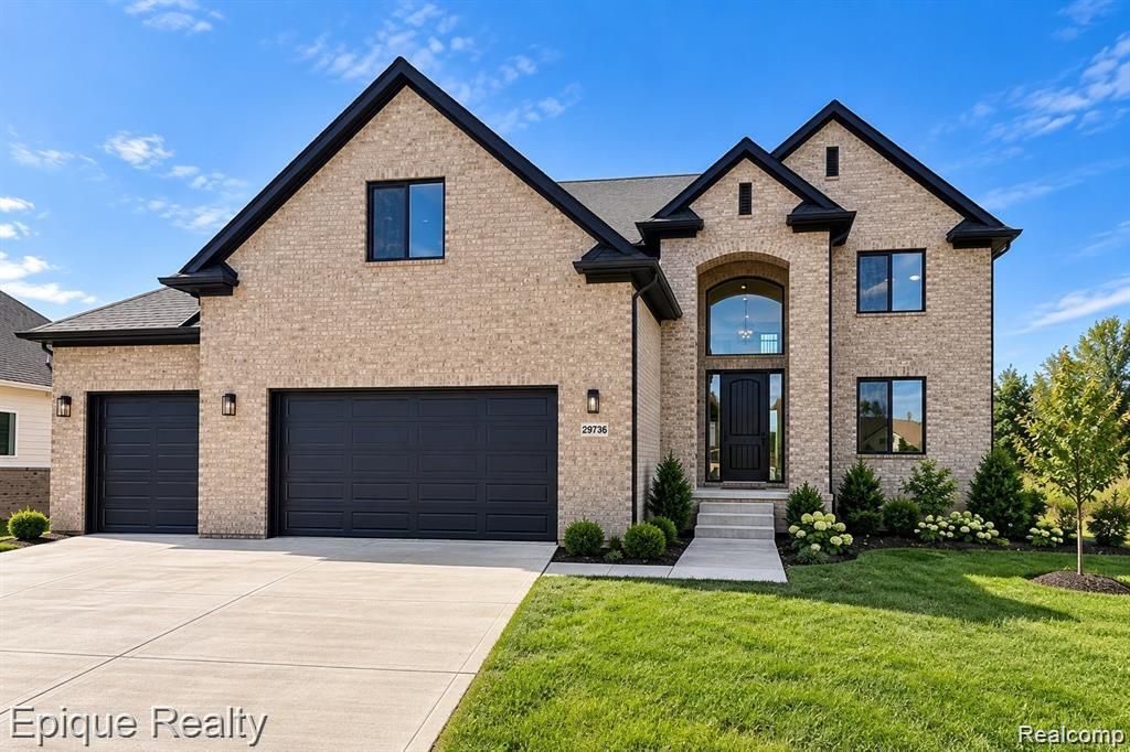 29769 Red Fox Lane, Macomb Township, MI 48047