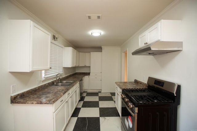 1 Danwood Road, Little Rock, AR 72204