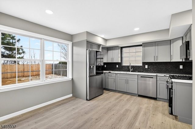 63 Scarlet Dr, Sayreville Boro, NJ 08859