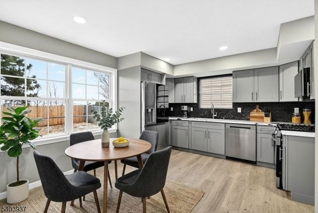 63 Scarlet Dr, Sayreville Boro, NJ 08859