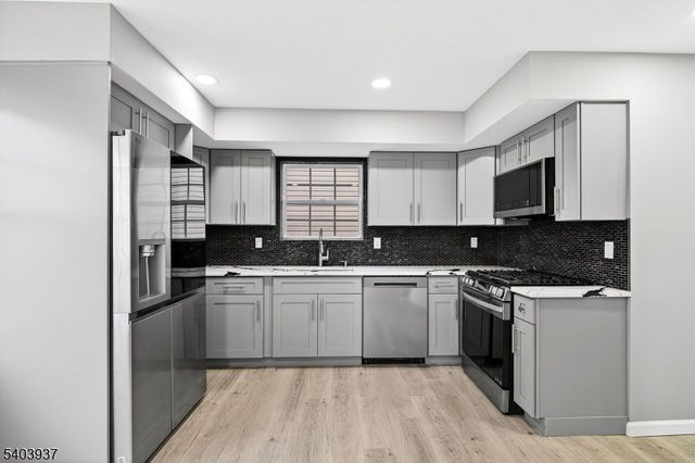 63 Scarlet Dr, Sayreville Boro, NJ 08859