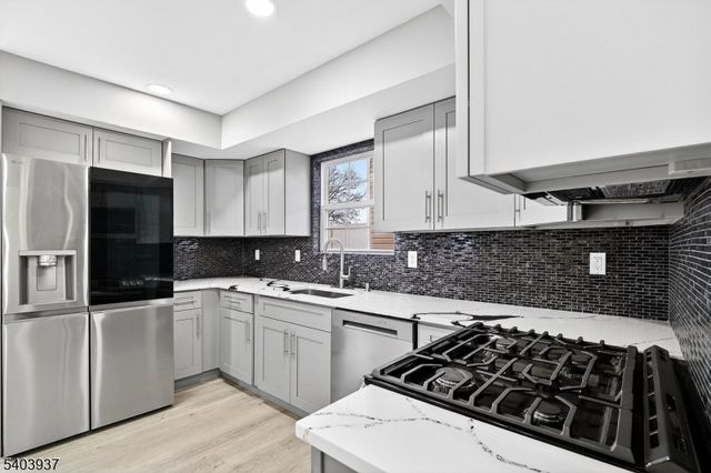 63 Scarlet Dr, Sayreville Boro, NJ 08859