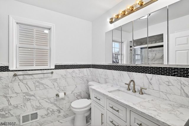 63 Scarlet Dr, Sayreville Boro, NJ 08859