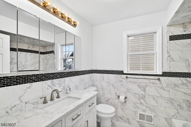 63 Scarlet Dr, Sayreville Boro, NJ 08859