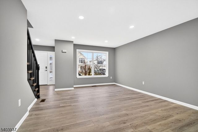 63 Scarlet Dr, Sayreville Boro, NJ 08859