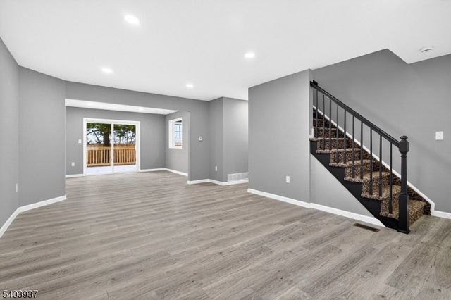 63 Scarlet Dr, Sayreville Boro, NJ 08859