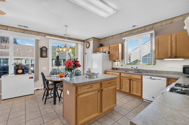 13732 Pineview Drive, Huntley, IL 60142