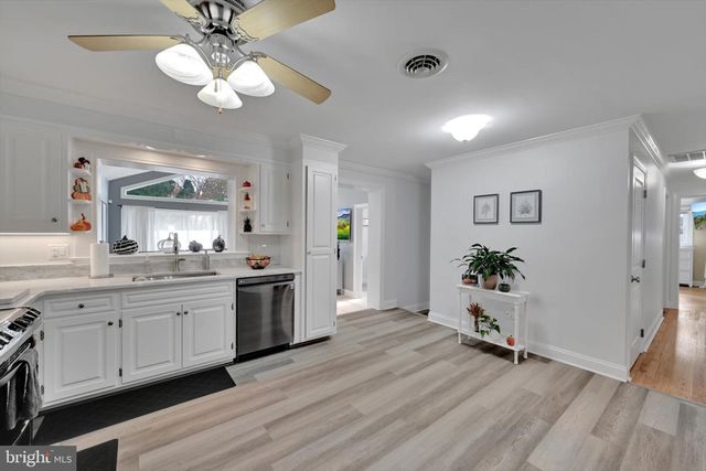 7 PLEASANT DR, Lancaster, PA 17602