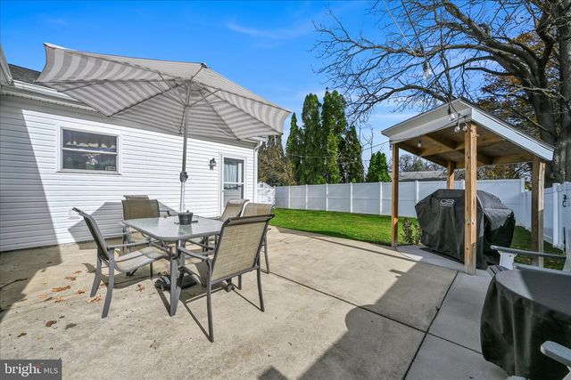 7 PLEASANT DR, Lancaster, PA 17602