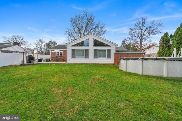 7 PLEASANT DR, Lancaster, PA 17602