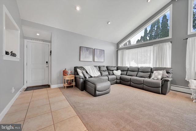 7 PLEASANT DR, Lancaster, PA 17602