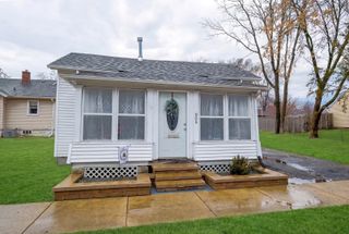 906 Grove Street, Aurora, IL 60505