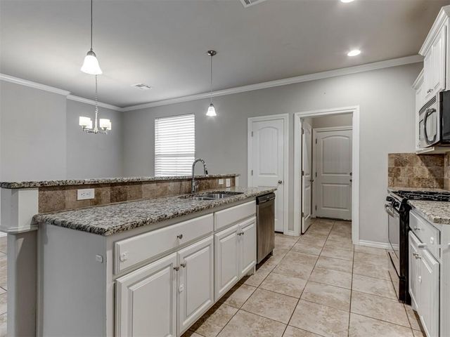 8216 NW 160th Terrace, Edmond, OK 73013