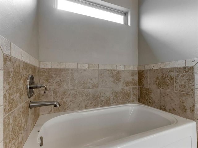 8216 NW 160th Terrace, Edmond, OK 73013