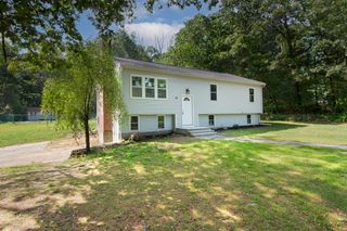 12 Central Tpke, Sutton, MA 01590