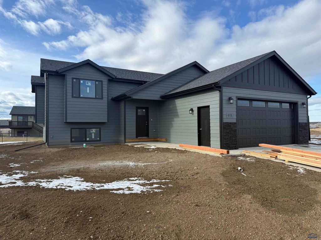 615 BULL RUN DR, Box Elder, SD 57719