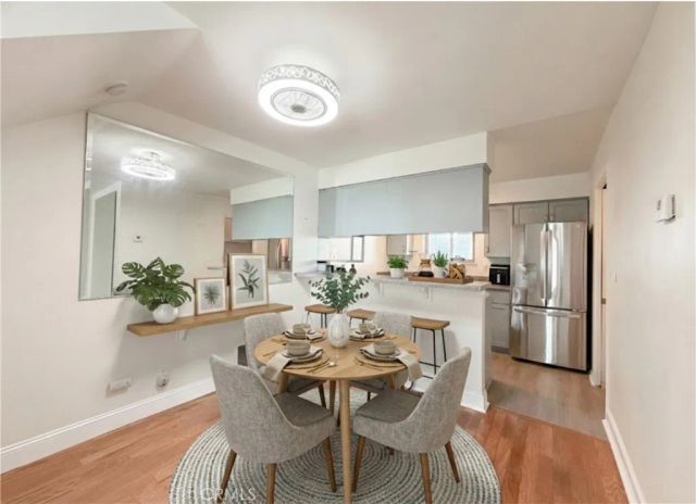22131 N Oxnard Street A, Woodland Hills, CA 91367