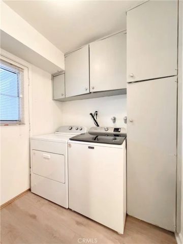 22131 N Oxnard Street A, Woodland Hills, CA 91367
