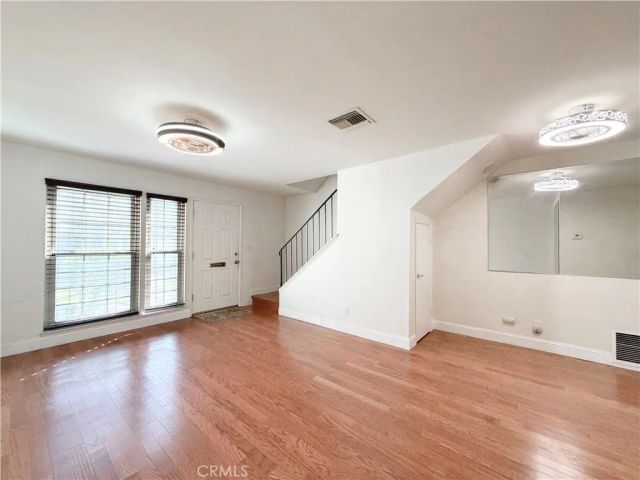 22131 N Oxnard Street A, Woodland Hills, CA 91367