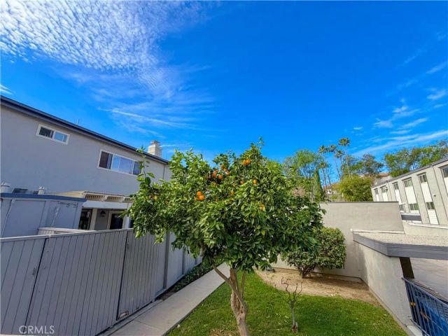 22131 N Oxnard Street A, Woodland Hills, CA 91367