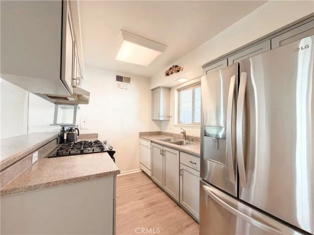 22131 N Oxnard Street A, Woodland Hills, CA 91367