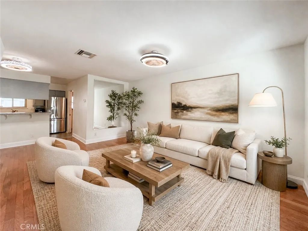 22131 N Oxnard Street A, Woodland Hills, CA 91367