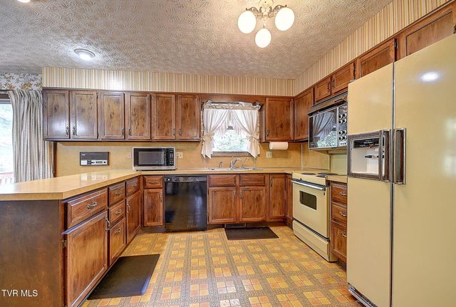 2301 Norwich Place, Kingsport, TN 37660