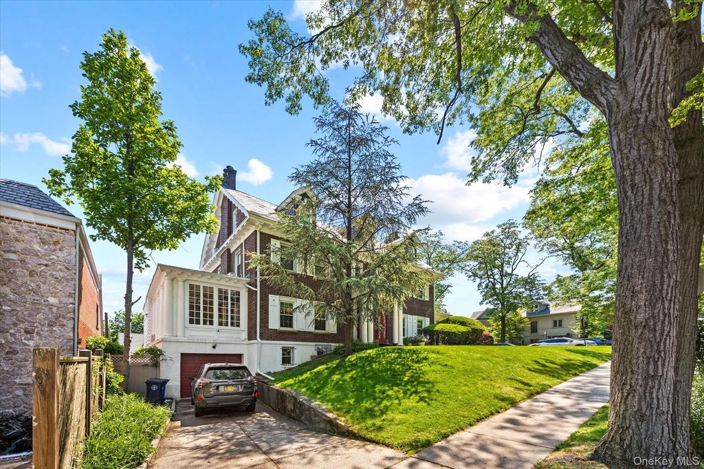 8273 Beverly Road, Kew Gardens, NY 11415 — photo 2