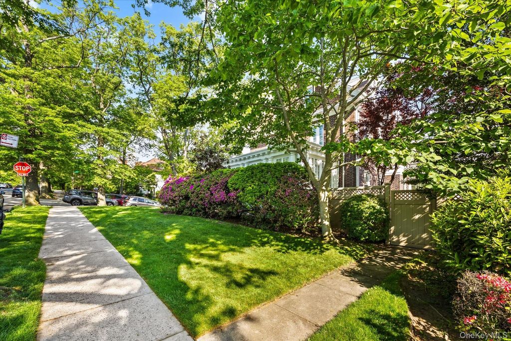 8273 Beverly Road, Kew Gardens, NY 11415 — photo 3