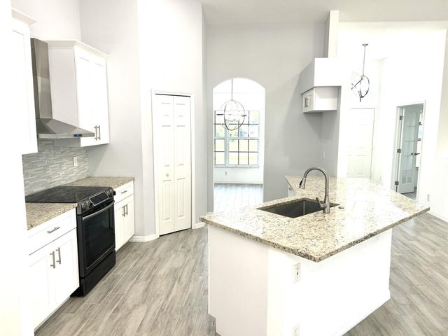 2549 SE Tiger Avenue, Port St Lucie, FL 34952