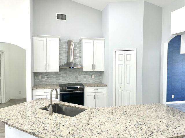 2549 SE Tiger Avenue, Port St Lucie, FL 34952