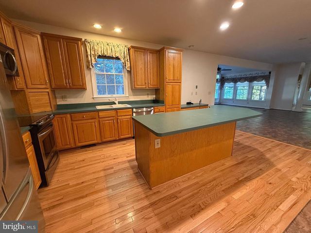 8069 ALEXANDER PL, La Plata, MD 20646