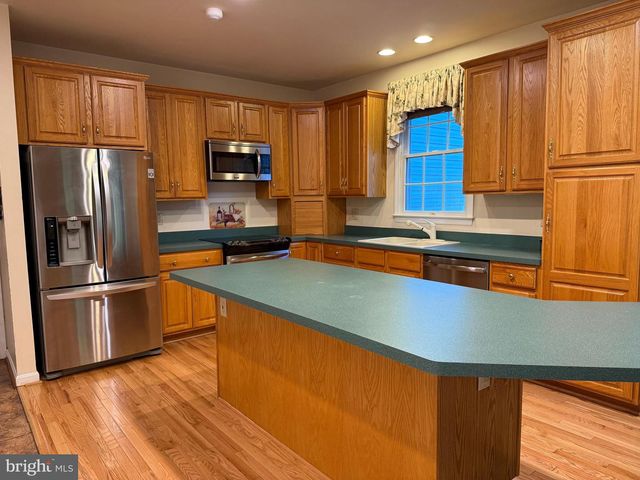 8069 ALEXANDER PL, La Plata, MD 20646