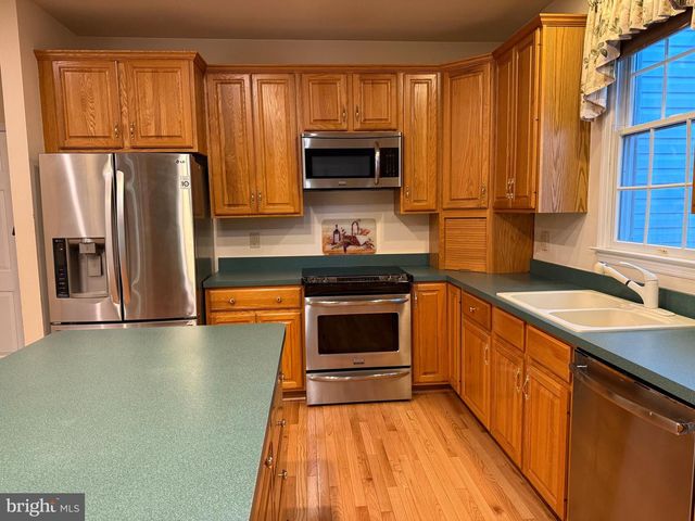 8069 ALEXANDER PL, La Plata, MD 20646