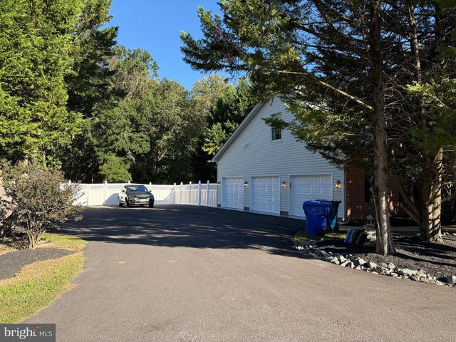 8069 ALEXANDER PL, La Plata, MD 20646