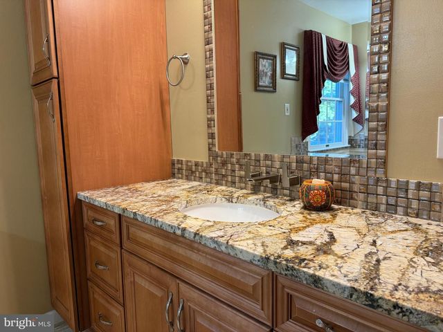 8069 ALEXANDER PL, La Plata, MD 20646