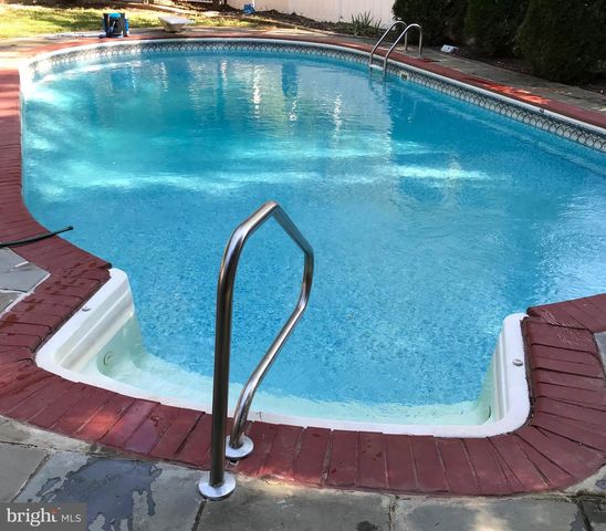 8069 ALEXANDER PL, La Plata, MD 20646