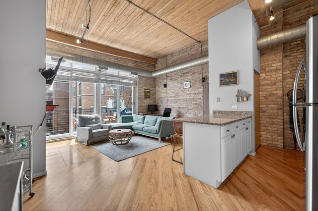 2333 W Saint Paul Avenue 300, Chicago, IL 60647