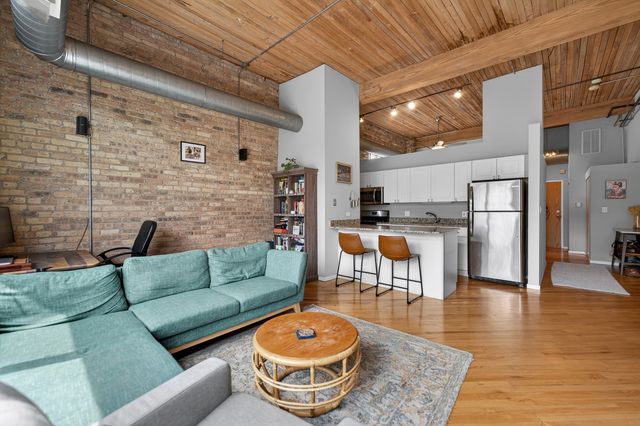 2333 W Saint Paul Avenue 300, Chicago, IL 60647