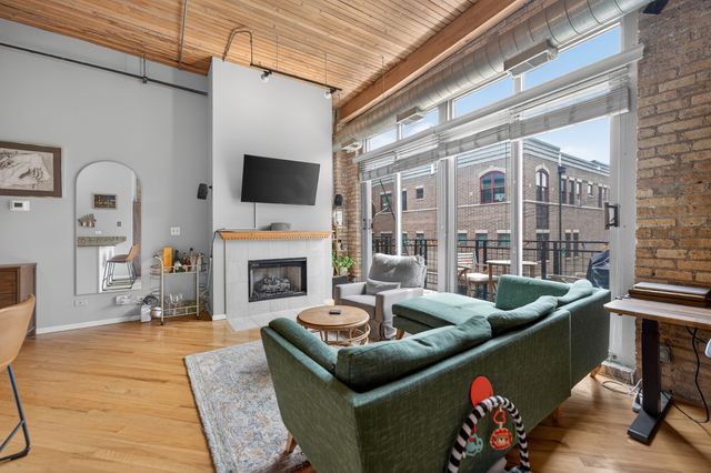 2333 W Saint Paul Avenue 300, Chicago, IL 60647