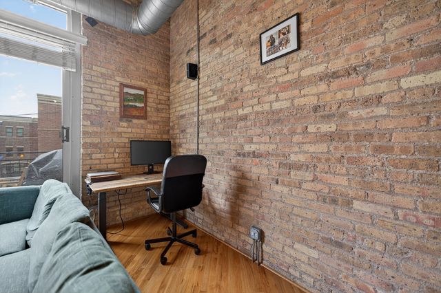 2333 W Saint Paul Avenue 300, Chicago, IL 60647