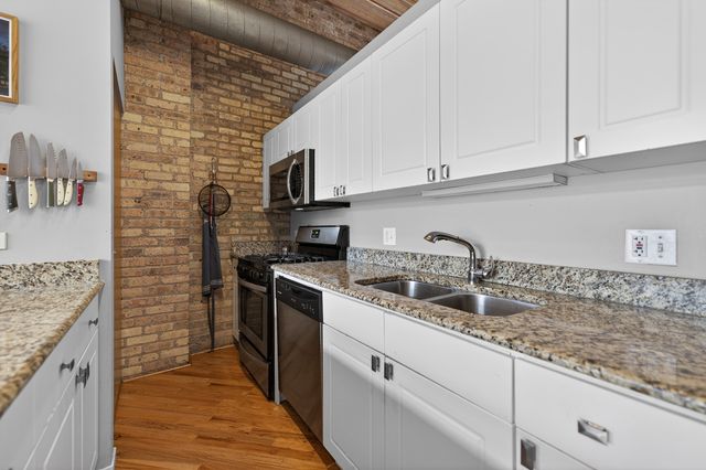2333 W Saint Paul Avenue 300, Chicago, IL 60647