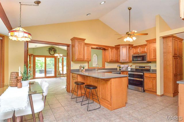 1221 Bridge Park Drive, Alton, IL 62002
