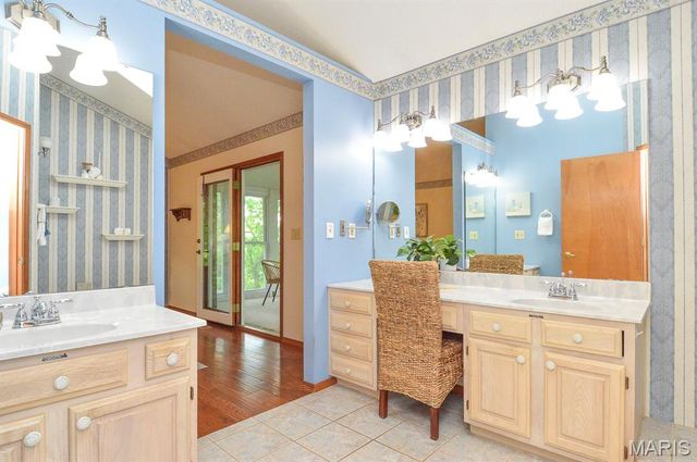 1221 Bridge Park Drive, Alton, IL 62002