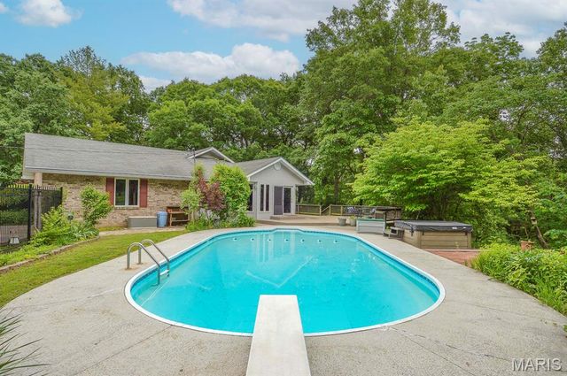 1221 Bridge Park Drive, Alton, IL 62002