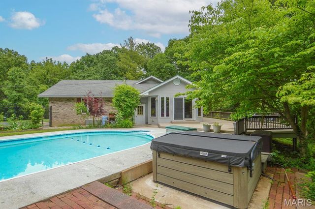 1221 Bridge Park Drive, Alton, IL 62002